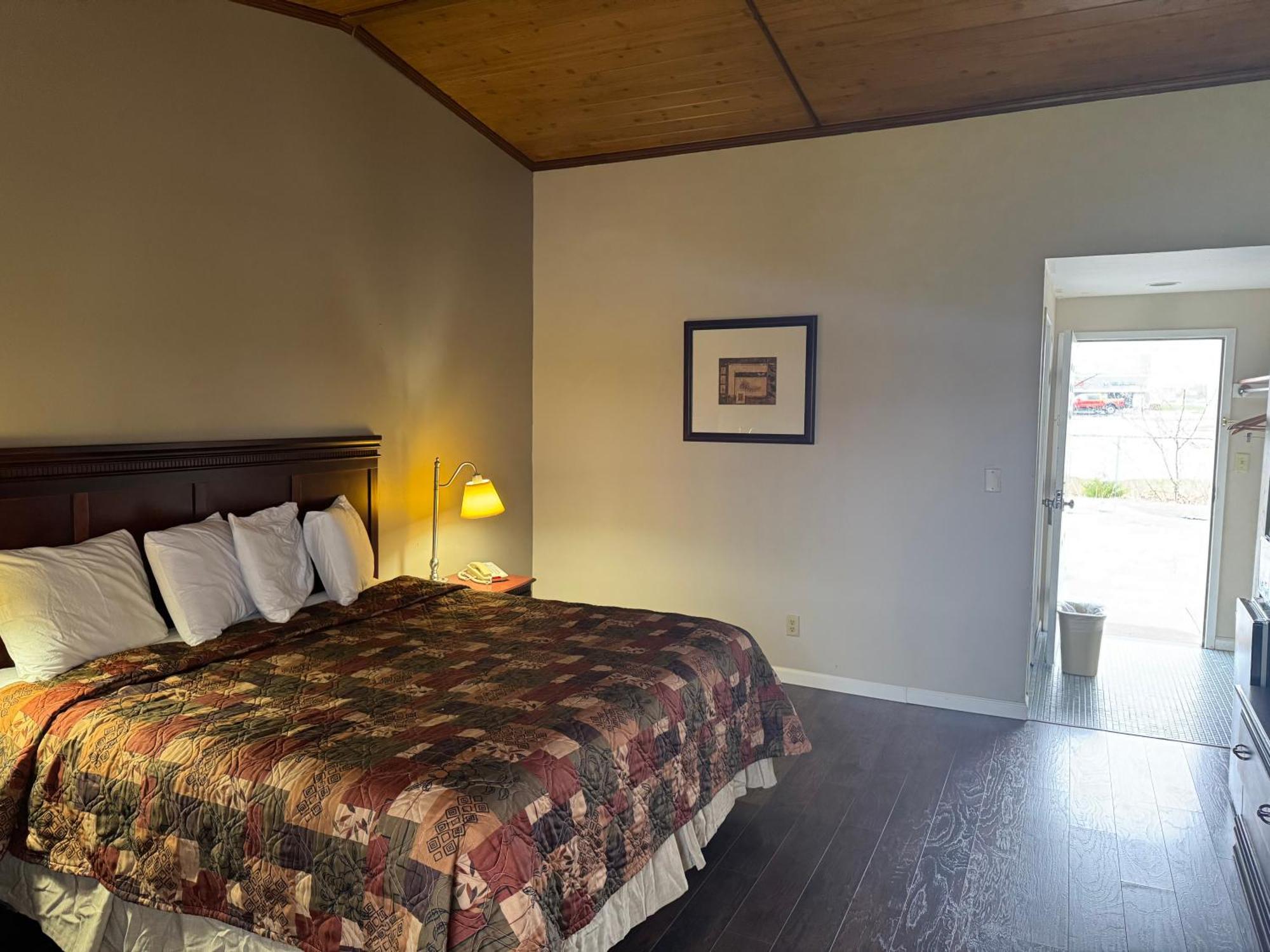 Town & Country Motel Clinton Eksteriør billede